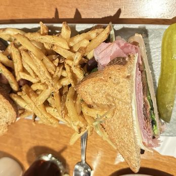 Pyramid Cafe - Club sandwich - Burgers Near Me - Las Vegas, Nevada Pyramid Cafe - Club sandwich - Burgers Near Me - Las Vegas, Nevada