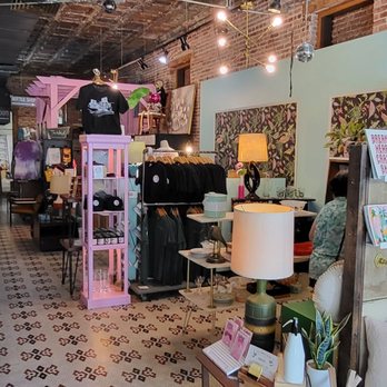 Sidecar Market and Bar - Shopping and seating area - Beer, Wine & Spirits Near Me - Deland, Florida Sidecar Market and Bar - Shopping and seating area - Beer, Wine & Spirits Near Me - Deland, Florida