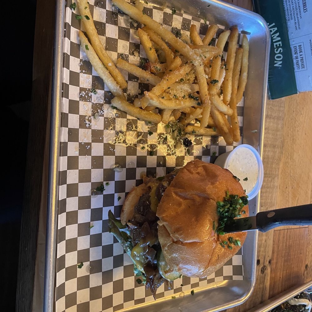 Burgers with Garlic Fries Burgers with Garlic Fries