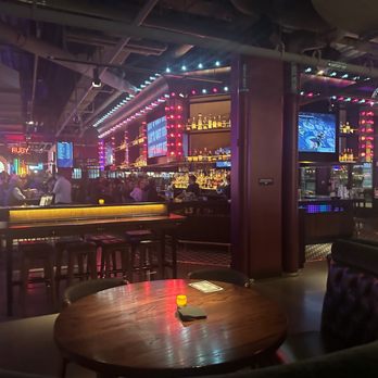 Puttshack - Boston - Upstairs bar - Mini Golf Near Me - Boston, Massachusetts