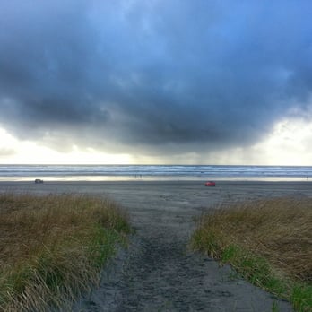 Shakti Cove Cottages - View of the beach from the end of the path. - Hotels Near Me - Ocean Park, Washington