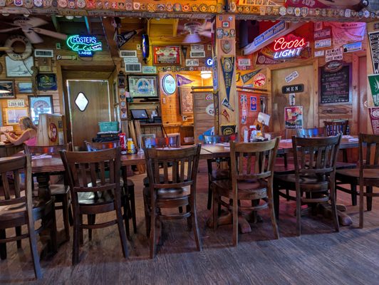 Howard's Pub by null