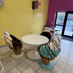 Frida's Cocina Mexicana - Cute! Ice cream chairs.