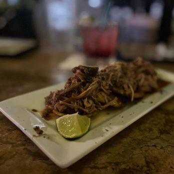Hemingway's Tavern - Tostones de cuerdo asado - New American Near Me - Melbourne, Florida