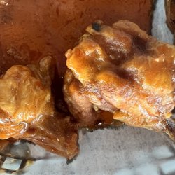 Kate's Bar & Grill - Bone in wings