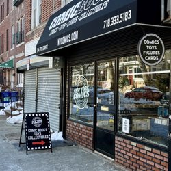 New York Comics - Store front