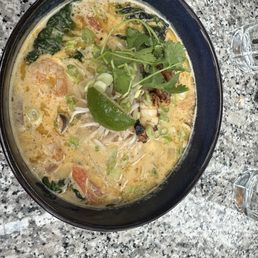 Thai curry prawn noodles Thai curry prawn noodles