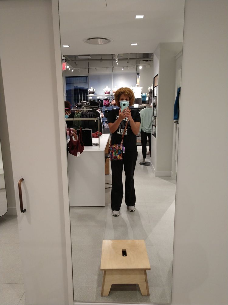 LULULEMON ATHLETICA 26 Photos & 22 Reviews 13 Maryland Plz, Saint