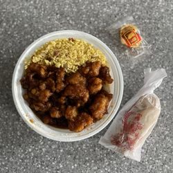 General tso lunch combo w egg roll and fortune cookie