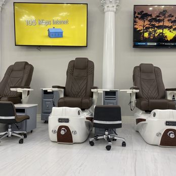 Signature Nail - Pedi chairs - Nail Salons Near Me - Edmond, Oklahoma