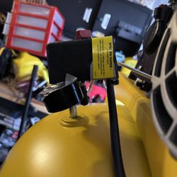 Peavey Mart - DeWalt Compressor
