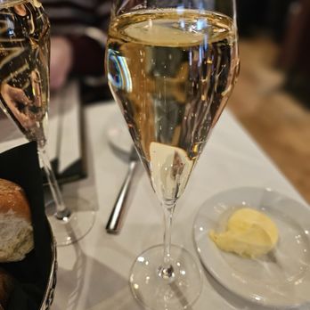 Abe & Louie's - Prosecco - Steakhouses Near Me - Boston, Massachusetts