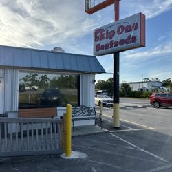 Skip One Seafood Restaurant - Front of building