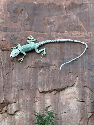 Hole 'N' The Rock by null