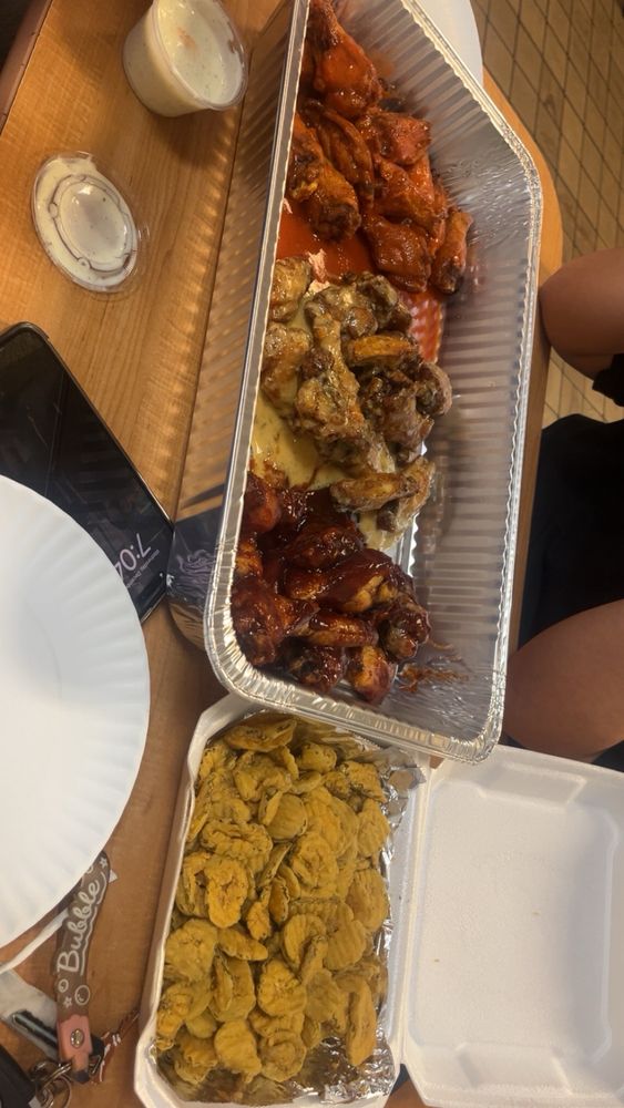 Food from Papa’s Wings n Burgers