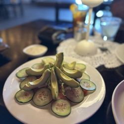 Sugar & Fire - Avacado salad