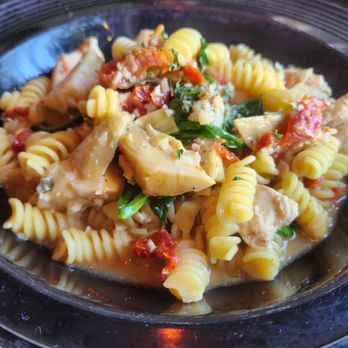 Prosecco Trattoria - Chicken artichoke pasta - Italian Near Me - Toluca Lake, California