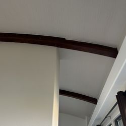 Cave B Inn & Spa - Paint on beam
