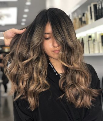 Davida Salon by null