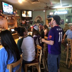 Zee's Tavern - Zees bar