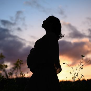 Jenn Chen Photography - silhouette of pregnant mama - Session Photography Near Me - Martinez, California Jenn Chen Photography - silhouette of pregnant mama - Session Photography Near Me - Martinez, California