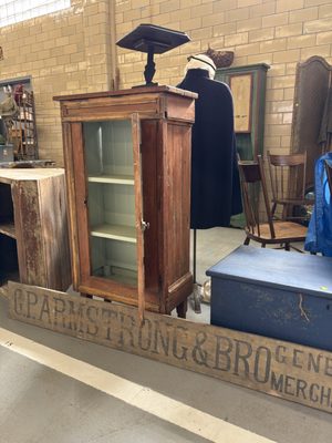 Retherford's Antiquities & Auction Services by null