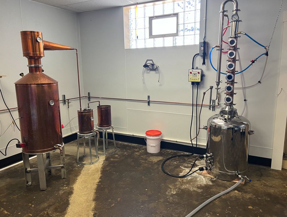 FOUR DOGS DISTILLING Updated September 2024 815 E Tallmadge Ave