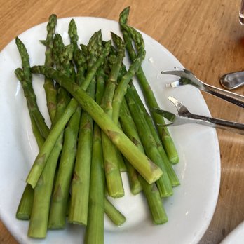 Max Downtown - Asparagus - Bars Near Me - Hartford, Connecticut