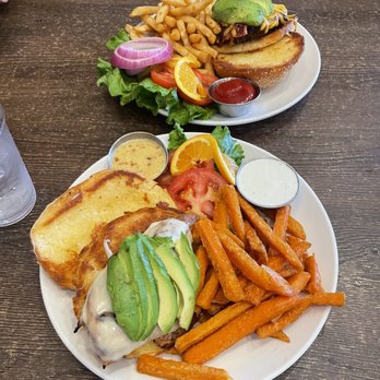 Rosine's Restaurant - California Chicken Sandwich - American Near Me - Monterey, California