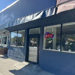Front of restaurant~ Front of restaurant~