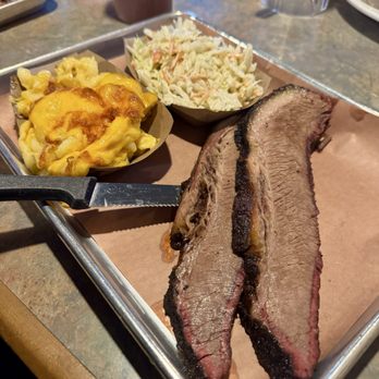 Wahoo BBQ - Brisket with mac n cheese & tasty slaw - Barbeque Near Me - Palmyra, Virginia