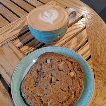Honolulu Coffee - Small island spice latte and chocolate chip macadamia cookie - Coffee & Tea Near Me - Vancouver, British Columbia Honolulu Coffee - Small island spice latte and chocolate chip macadamia cookie - Coffee & Tea Near Me - Vancouver, British Columbia