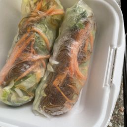 Vegetarian salad rolls with brown rice noodles