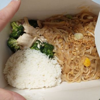 Benjarong Thai Restaurant - Chicken and broccoli with pad thai - Thai Near Me - Monroe, Washington