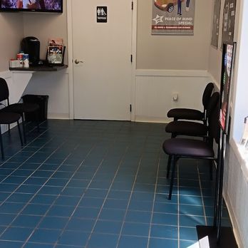 Central Park Express - Clean, comfortable waiting room with TV, coffee, and restroom. A bright, welcoming space while your vehicle is serviced at Express. - Oil Change Stations Near Me - Somersworth, New Hampshire Central Park Express - Clean, comfortable waiting room with TV, coffee, and restroom. A bright, welcoming space while your vehicle is serviced at Express. - Oil Change Stations Near Me - Somersworth, New Hampshire