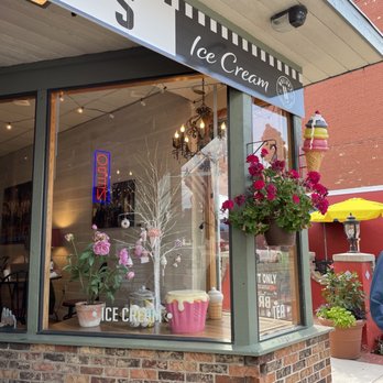 Whelan's Coffee & Ice Cream - So cute :') - Coffee & Tea Near Me - Oconomowoc, Wisconsin