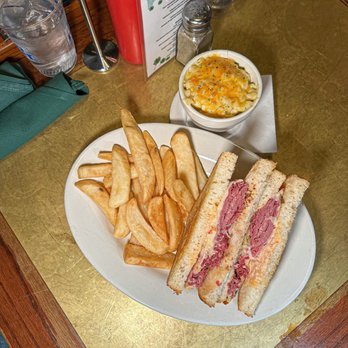 Finnigan's Wake Irish Pub - Irish Near Me - Winston-Salem, North Carolina