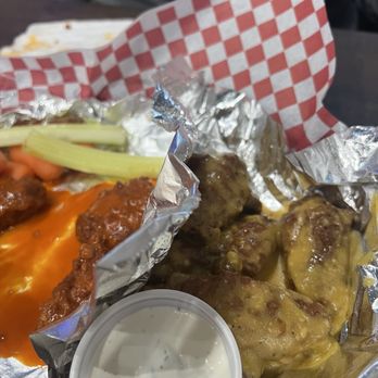Midtown Grill - Garlic parmesan/buffalo wings - Burgers Near Me - Yuba City, California