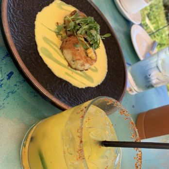 Geoffrey's Malibu - Crab cakes & spicy mango martini - Seafood Near Me - Malibu, California