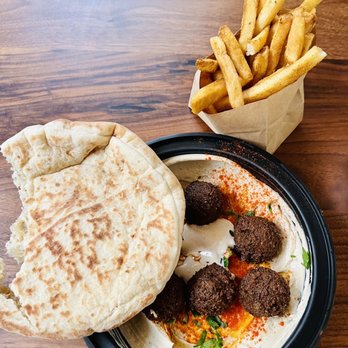 Goldie - Falafel hummus platter and shawarma fries - Falafel Near Me - Philadelphia, Pennsylvania Goldie - Falafel hummus platter and shawarma fries - Falafel Near Me - Philadelphia, Pennsylvania