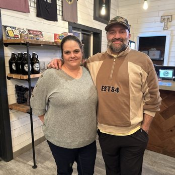 Taps on Downing - Brewpubs Near Me - Hollister, Missouri