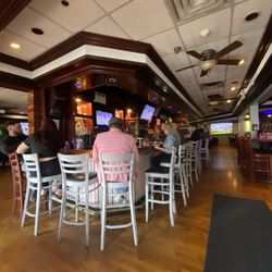 Dia Y Noche Restaurant - Bar