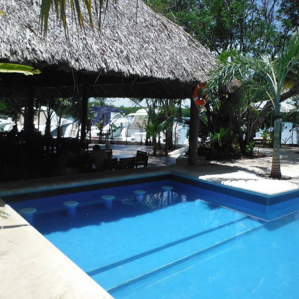 Hotel Sotavento - Swim up bar / pool - Hotels Near Me - Cancún, ROO