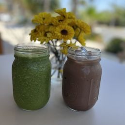 Green juice and we forgot what the darker drink was.