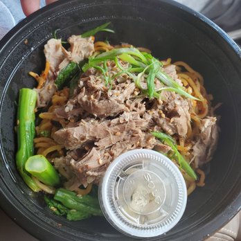 Mama Chow's Kitchen - Pork is really bland, but noodles were ok - Food Trucks Near Me - Portland, Oregon