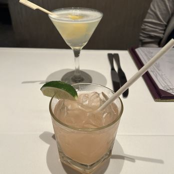 Roy's Waikiki - Pink sunset & Hawaiian martini - Hawaiian Near Me - Honolulu, Hawaii Roy's Waikiki - Pink sunset & Hawaiian martini - Hawaiian Near Me - Honolulu, Hawaii