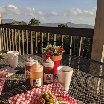 White Wolf Lodge - Outdoor dining - Gift Shops Near Me - Beech Mountain, North Carolina