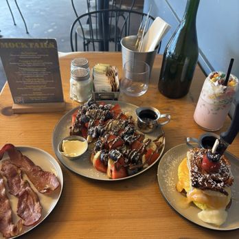 Caffe Social - French Toast / Cereal Lattee (Trix) Sin-A-Bun / Side of Bacon - American Near Me - Norwalk, Connecticut