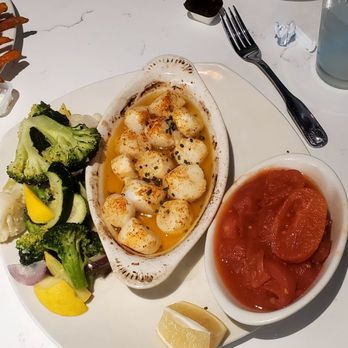 Fins Bar & Grille - Scallops, with seasonal vegetables and stewed tomatoes. AMAZING!!! - Seafood Near Me - Cape May, New Jersey Fins Bar & Grille - Scallops, with seasonal vegetables and stewed tomatoes. AMAZING!!! - Seafood Near Me - Cape May, New Jersey