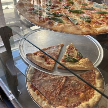 Dado's Pizza OKC - Pizza in the case. Looked dried and not very fresh. - Pizza Near Me - Oklahoma City, Oklahoma